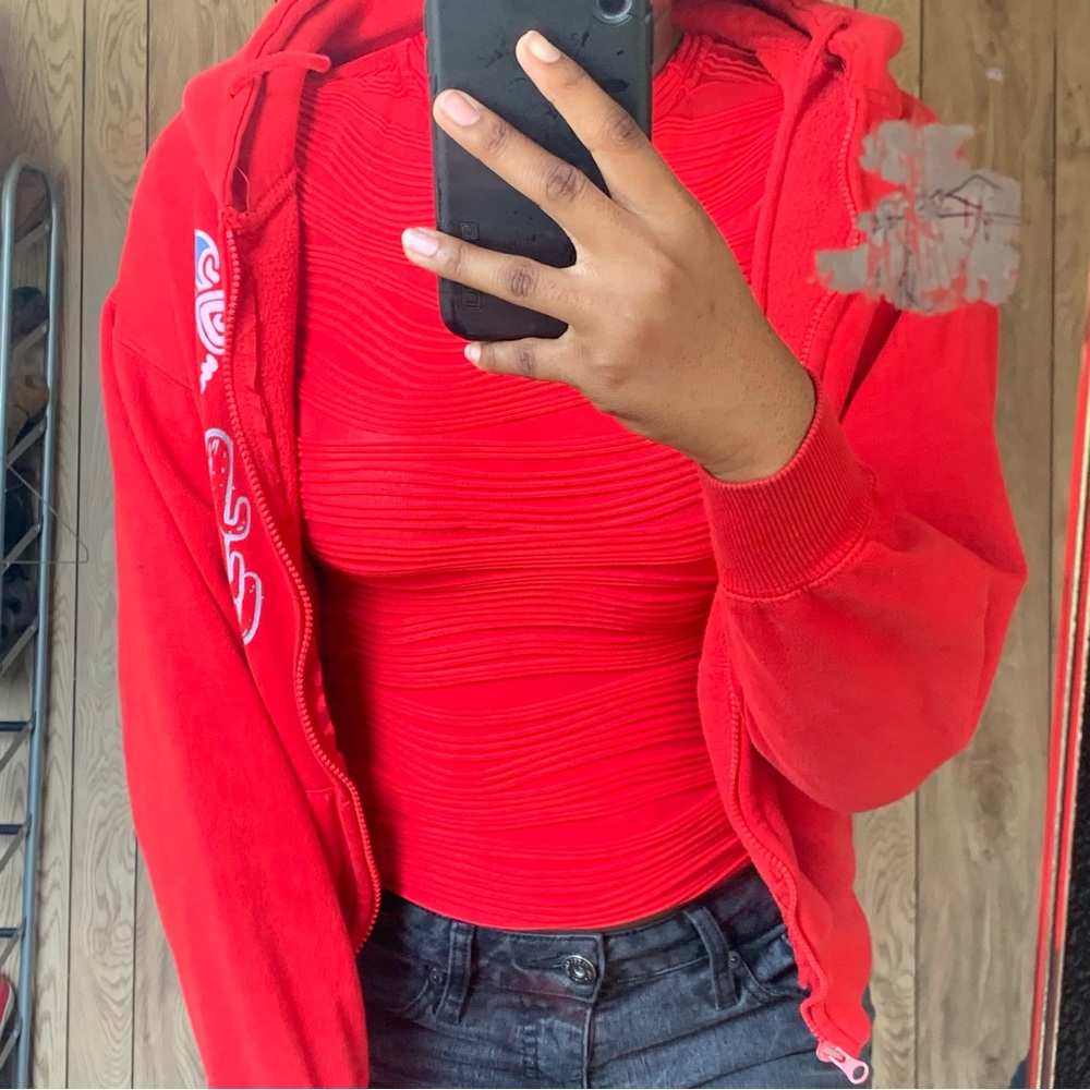 Apache Red Textured Tee - Picture 3 of 7